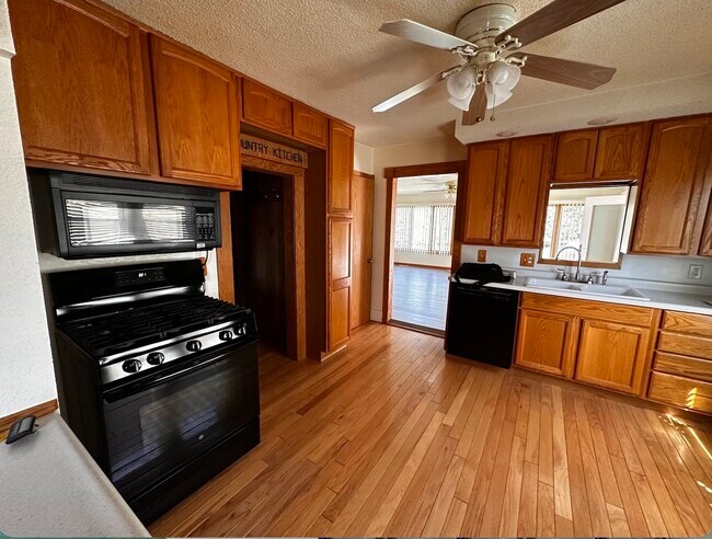 Foto del edificio - 3617 Edward St NE