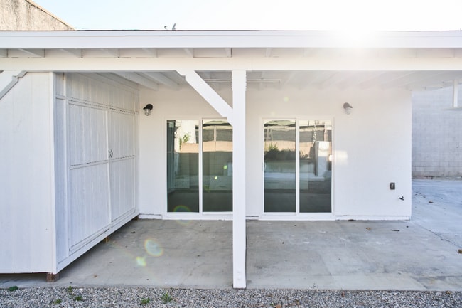 Building Photo - 606 E Realty St