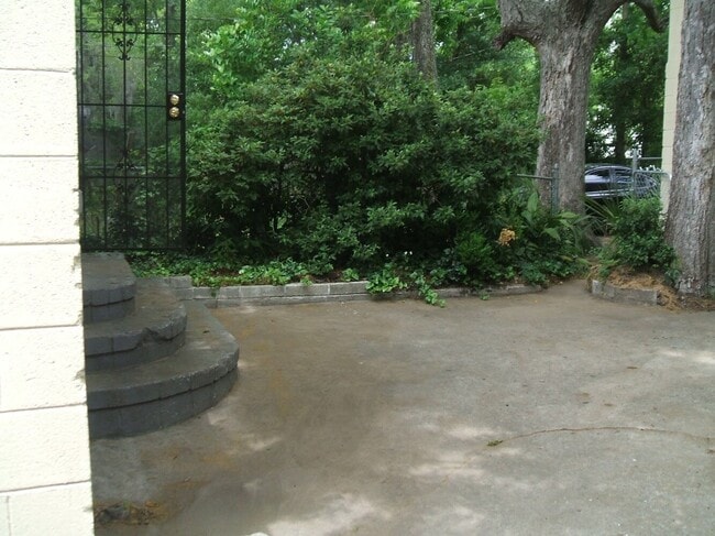 Foto del edificio - 4 Bedroom house---walk to Forsyth in 15 mi...