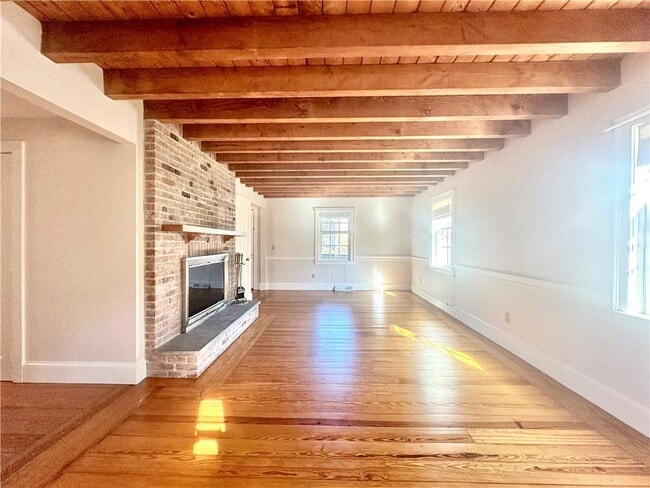 Building Photo - 12 Johnson Ct