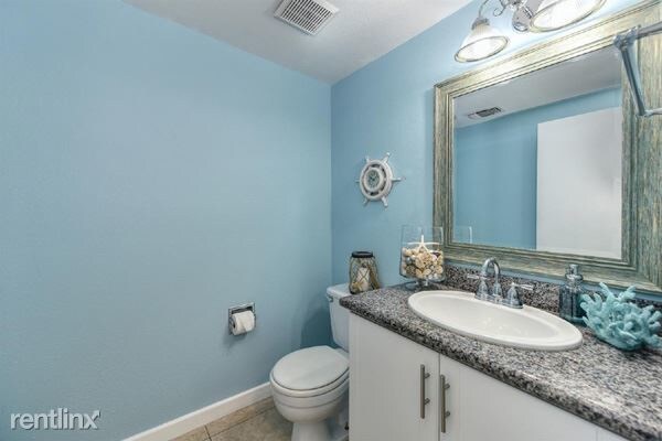 Building Photo - 2 br, 1.5 bath Townhome - 710 7th Avenue A