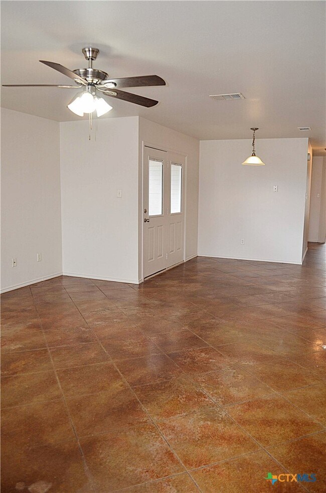 Building Photo - 6500 Temora Loop