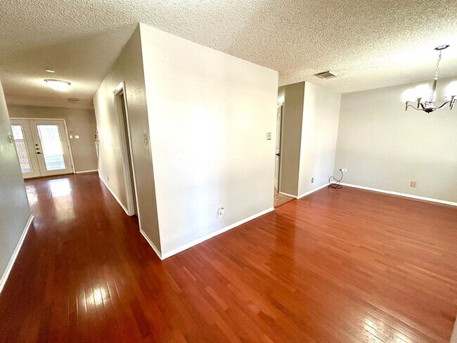 Foto del edificio - *MOVE IN SPECIAL* Energy-Efficient 4BR Home w/ Solar Panels, Loft & Backyard Oasis!