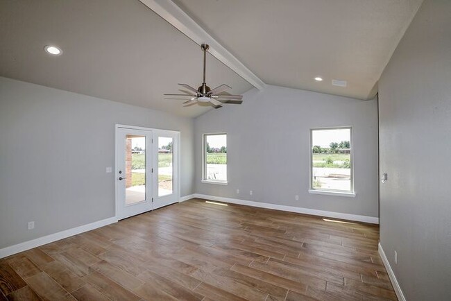 Building Photo - New Construction in City View!