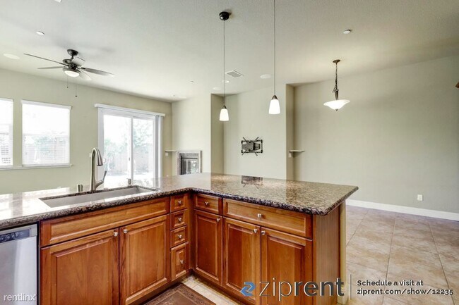 Building Photo - 4 br, 2 bath House - 920 Hildebrand Circle...
