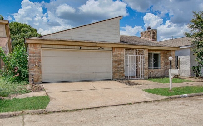 Foto del edificio - 6326 Briar Terrace Dr