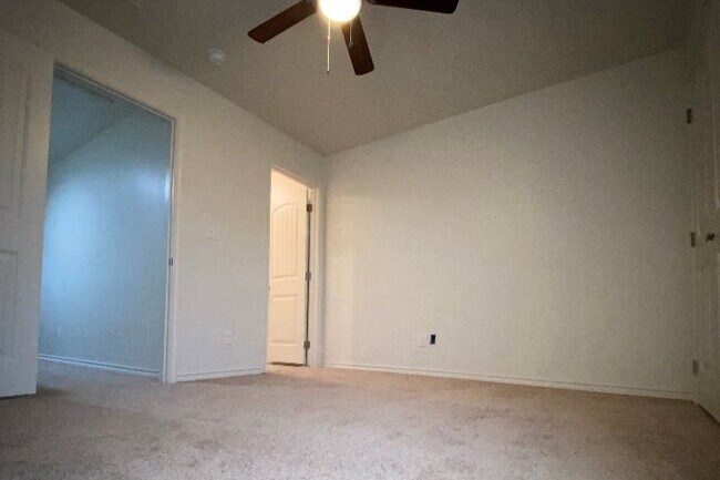 Foto del edificio - 2250 W Tarleton St