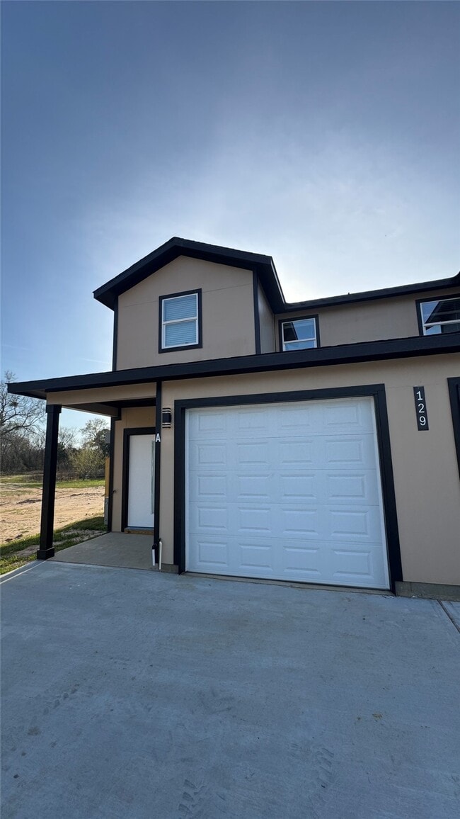 Building Photo - 129 S 10th St