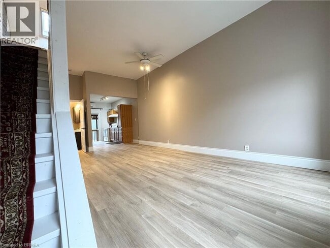 Photo du bâtiment - 13 Grand River St N