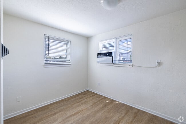 1BR, 1BA - 520SF - Bedroom - Gardens of Homestead