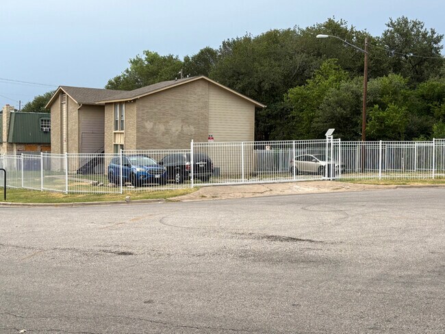 Foto del edificio - 2906 Sweeney Ln