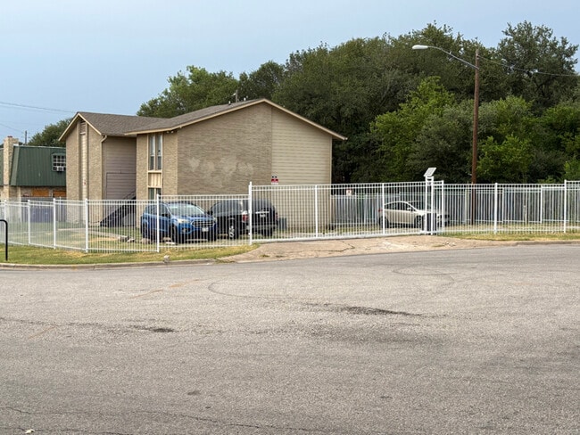 Building Photo - 2906 Sweeney Ln