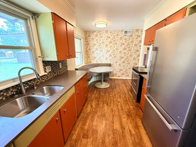 Foto del edificio - Beautiful Corner-Lot 3BD 1BA Home in Belle Isle Area!!