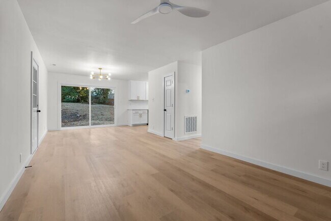 Foto del edificio - 6037 Dahlgren Ave