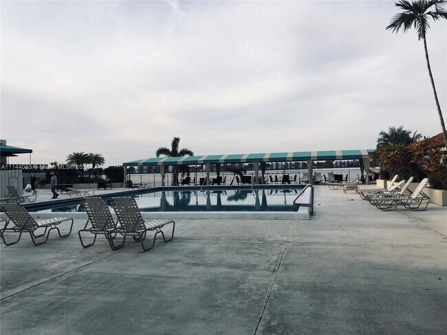 Foto del edificio - 106 Lake Emerald Dr