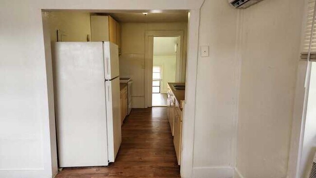 Foto del edificio - 3 bed 1 bath house Tampa