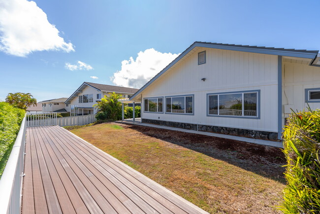 Building Photo - 2067 Laukahi St