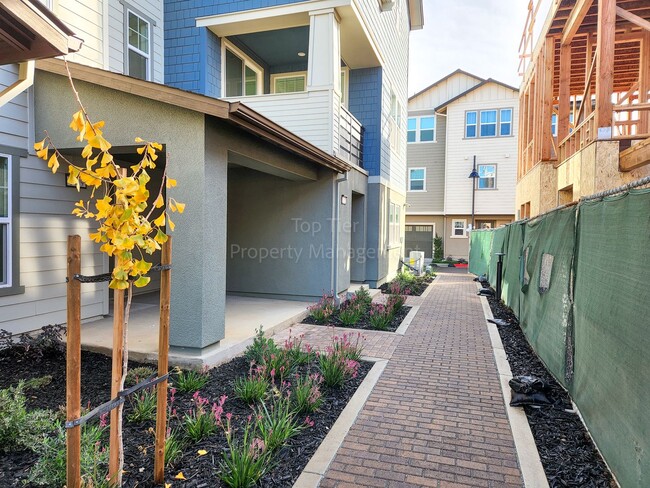 Building Photo - Newer Townhome at Penny Lane in Concord, 2...