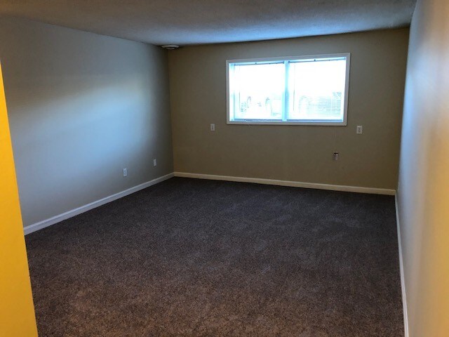 Building Photo - 935 E Colonial Manor Dr