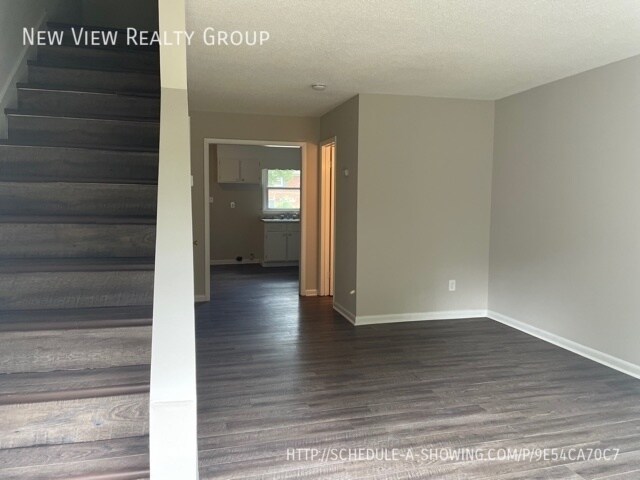 Primary Photo - 2119 Bulla St