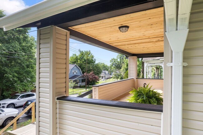 Foto del edificio - 5119 Blaesi St