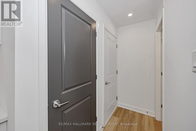 Photo du bâtiment - 6104 Renaud Rd