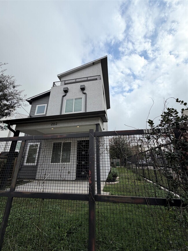 Foto del edificio - 202 N York St