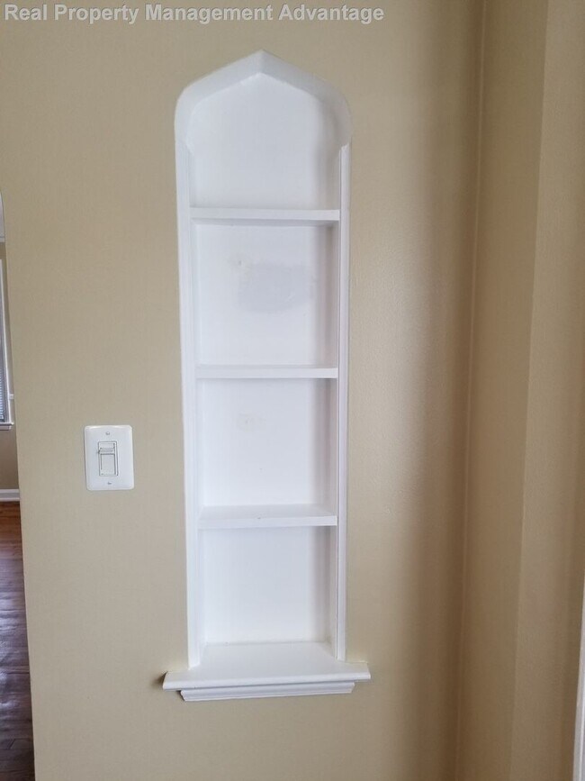 Foto del edificio - Meticulously Maintained 2 Bedrooms and 1.5...