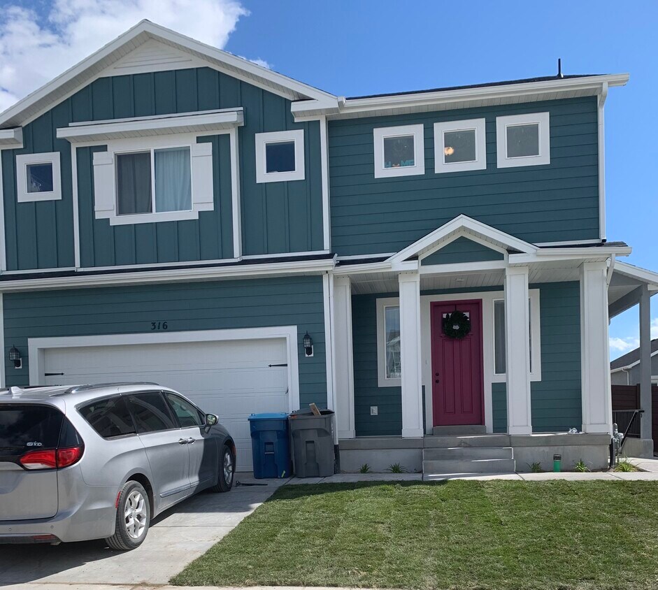 Exterior - 316 E 210 N