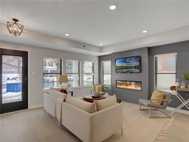 Foto del edificio - 3630 Colfax Ave S