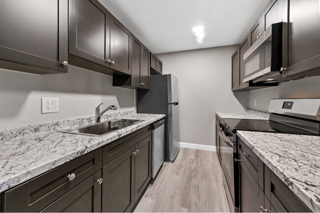 Building Photo - 3910 Crystal Lake Dr