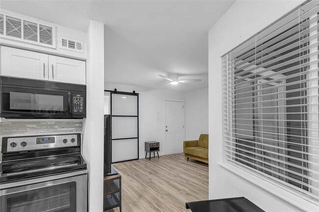 Building Photo - 1840 Burton Dr