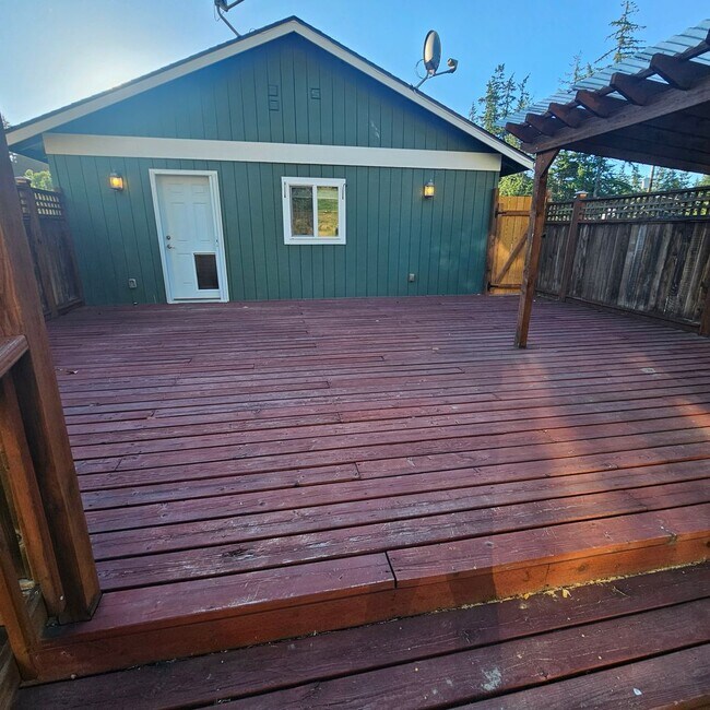 Foto del edificio - Charming 1-Bedroom Home with Spacious Backyard, 2 car garage & Modern Amenities – Pet Friendly!
