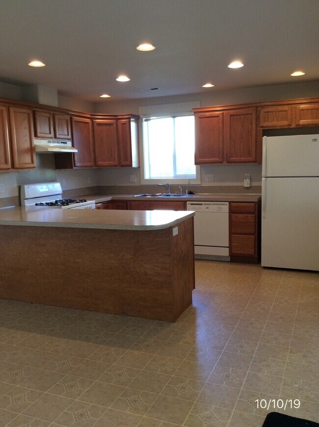 Building Photo - 1511 Burrows Ct