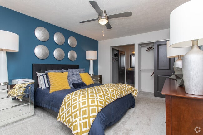 2BR, 2BA -1000SF - Broadleaf at Holcomb