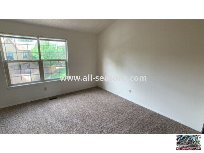 Foto del edificio - Rockrimmon Area 2 Bedroom 2 Story Townhome...