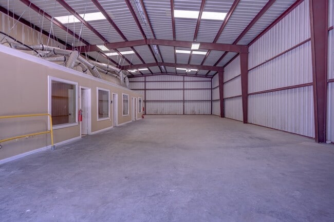 Building Photo - 914 Oak Glen Dr