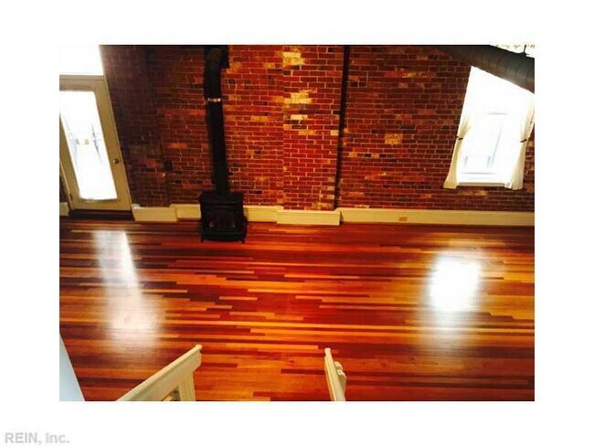 Foto del edificio - Gorgeous Loft At The Center Of It All Downtown!