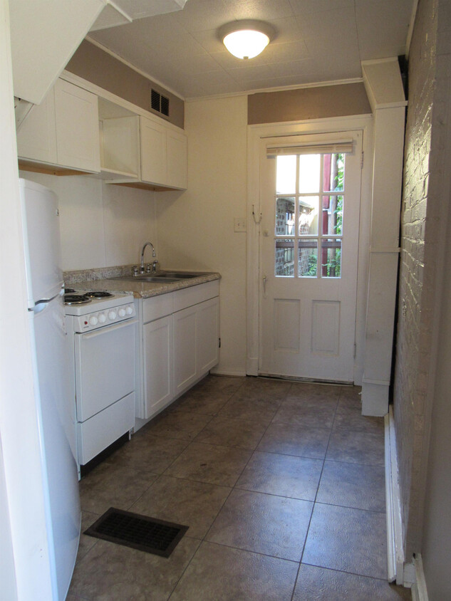 Primary Photo - 321 W Elm St