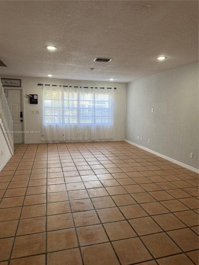 Foto del edificio - 10413 NW 3rd St