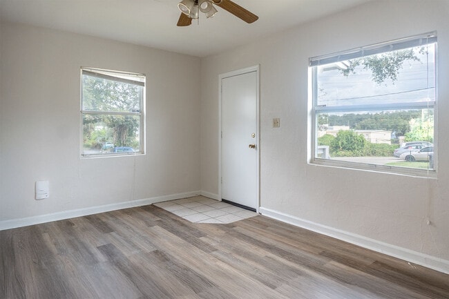 Foto del edificio - 1436 Hudson St