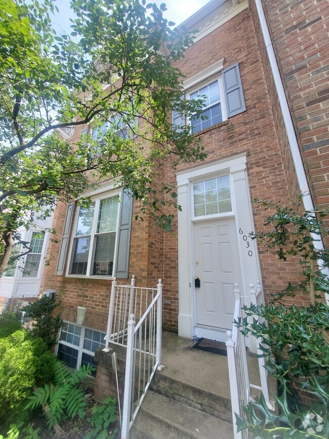Building Photo - 6030 Lincolnia Rd
