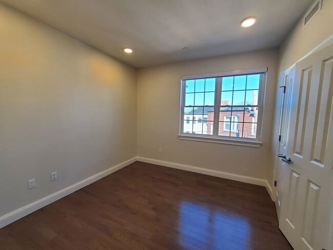 Building Photo - 39 Herrick Rd