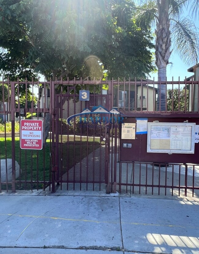 Building Photo - Charming Studio in Gated Community