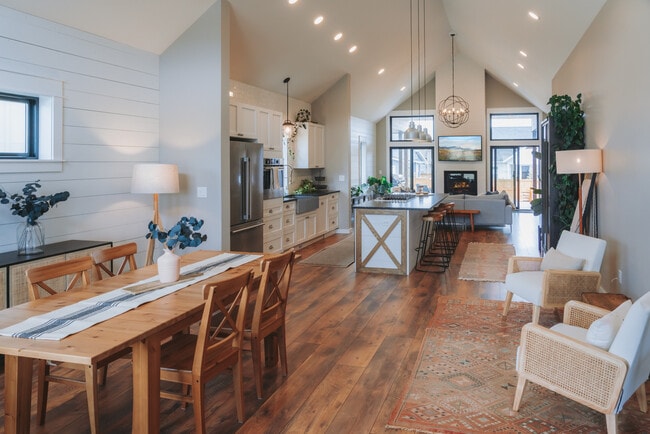 Foto del edificio - 6565 Blackwood Rd
