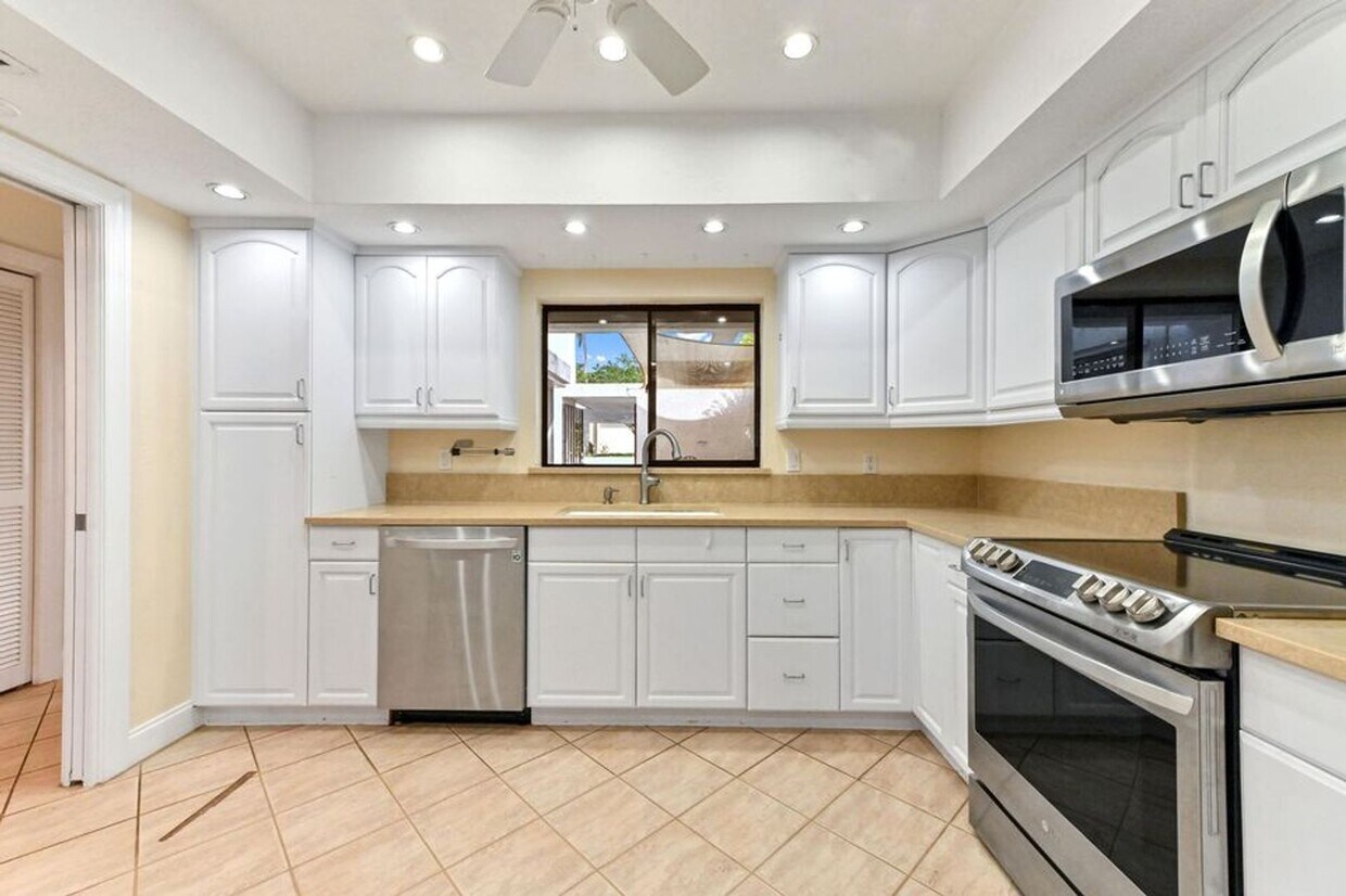 Photo - 1900 Presidential Way 1-F, West Palm Beach, FL 33401