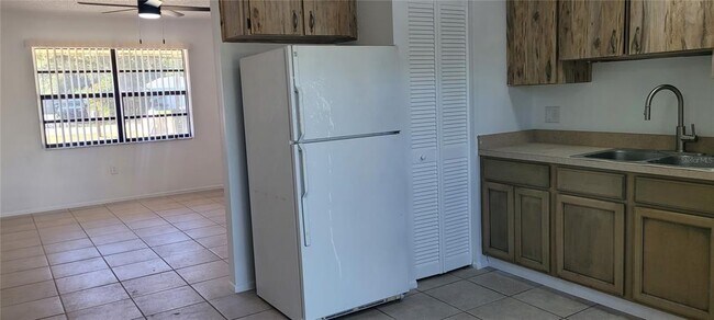 Foto del edificio - 2461 Dryer Ave