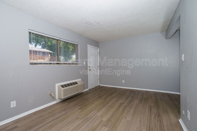 Foto del edificio - 816 N West St