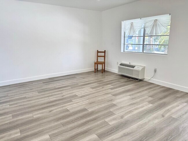 Foto del edificio - 916 W 41st St