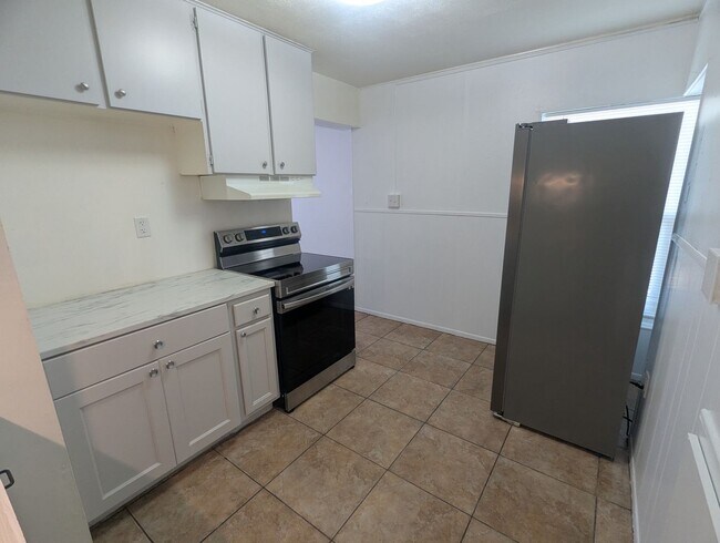 Building Photo - Charming and Spacious 3-Bedroom Home for Rent, furbabies are Welcome!